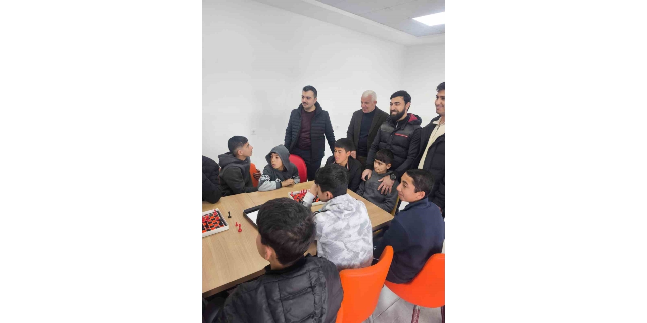 Dicle Kaymakamı Atış, Gençlik Kampında Sporcu Gençlerle Buluştu