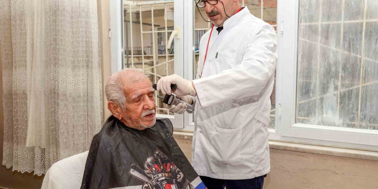 Ramazan Bayramı Öncesi Yaşlılara Evde Berber Hizmeti