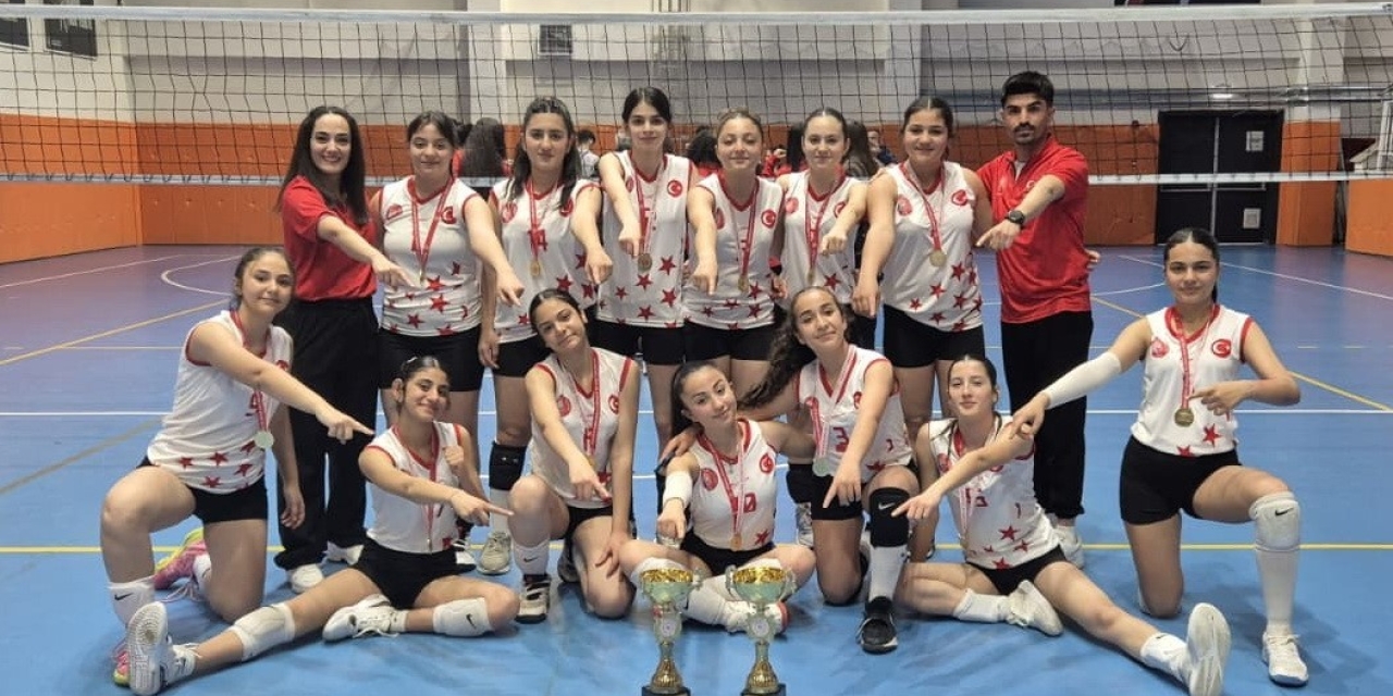 Tut Gençlik Spor Kulübü Kızları Voleybolda Çifte İl Şampiyonluğu Kazandı