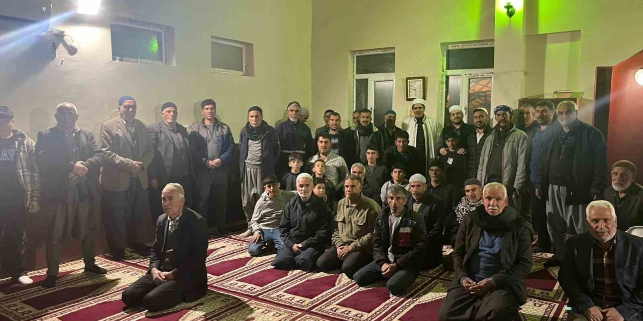 Dicle’de Kadir Gecesi Dualarla İdrak Edildi