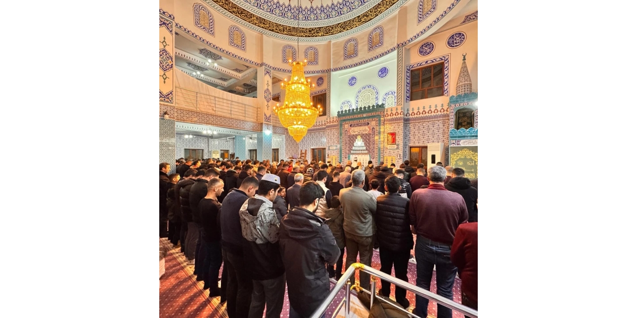 Çermik’te Kadir Gecesi Dualarla İdrak Edildi