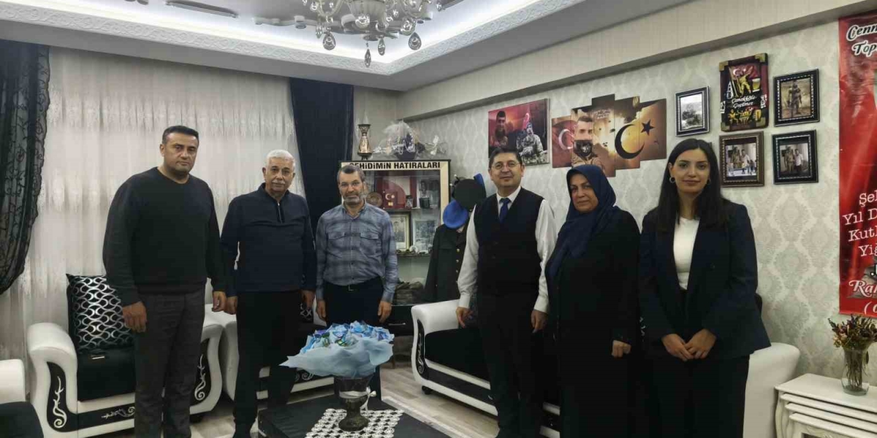 Gazetecilerden Şehit Ailesine Anlamlı Ziyaret