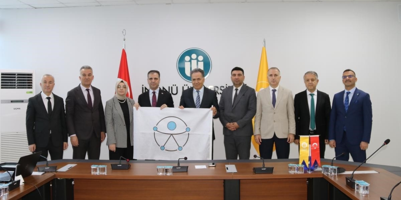 Malatya’da İnönü Üniversitesi Merkez Kütüphanesi’ne Erişilebilirlik Ödülü