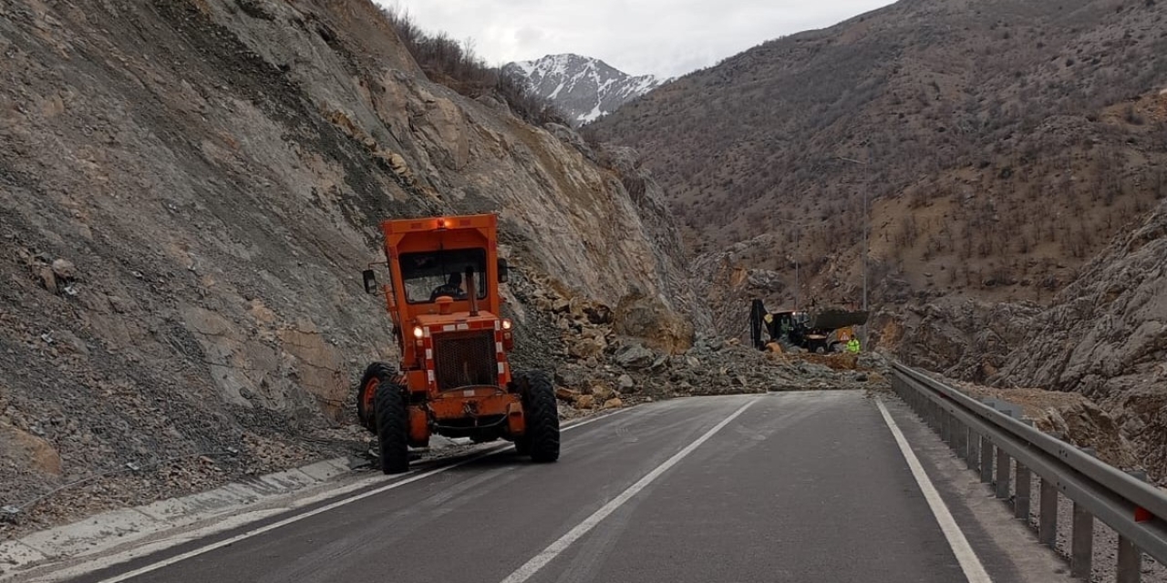 Malatya-adıyaman Yolunda Heyelan