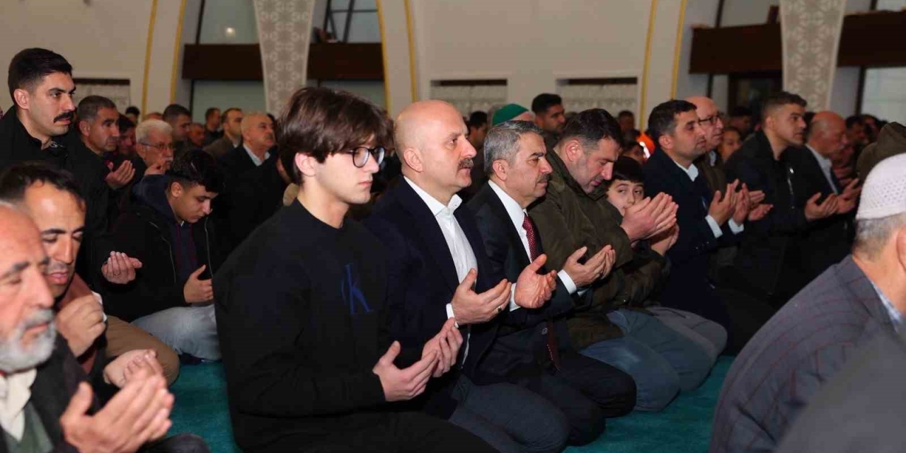 Adıyaman’da Bayram Namazı Sonrası Protokol Vatandaşlarla Bayramlaştı