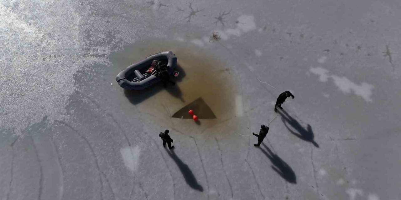 Diyarbakır’da Sak Timi Arama Faaliyetleri Esnasında Delil De Topluyor