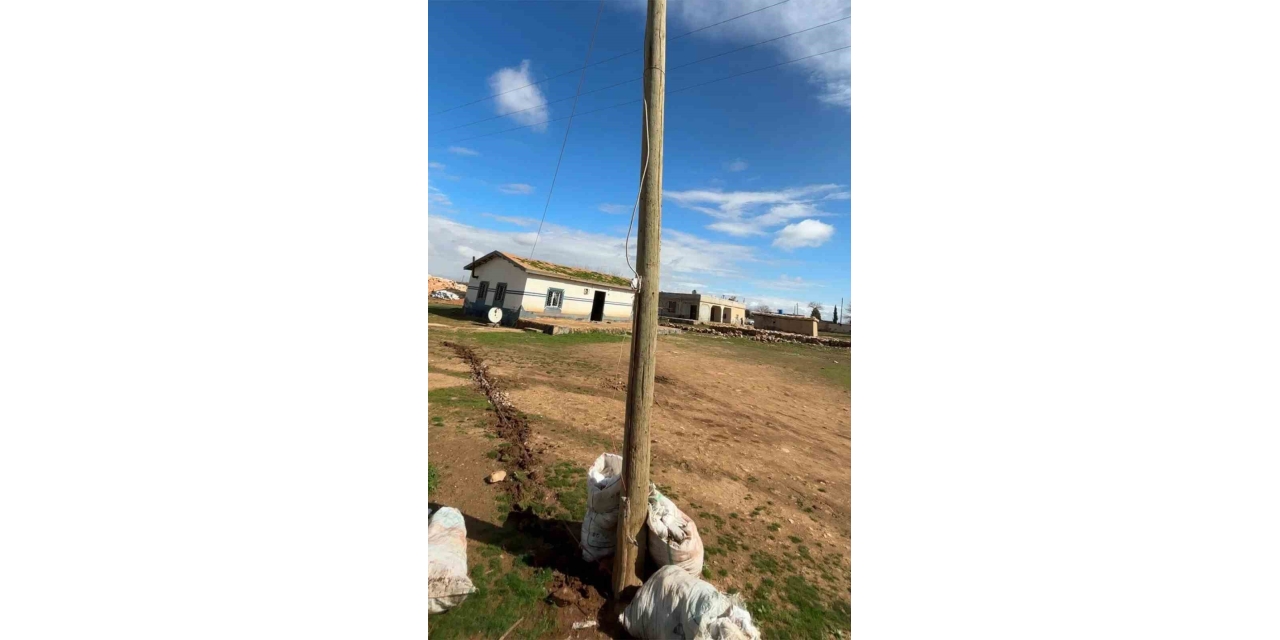 Direği Oyup Kaçak Hat Çekmişler