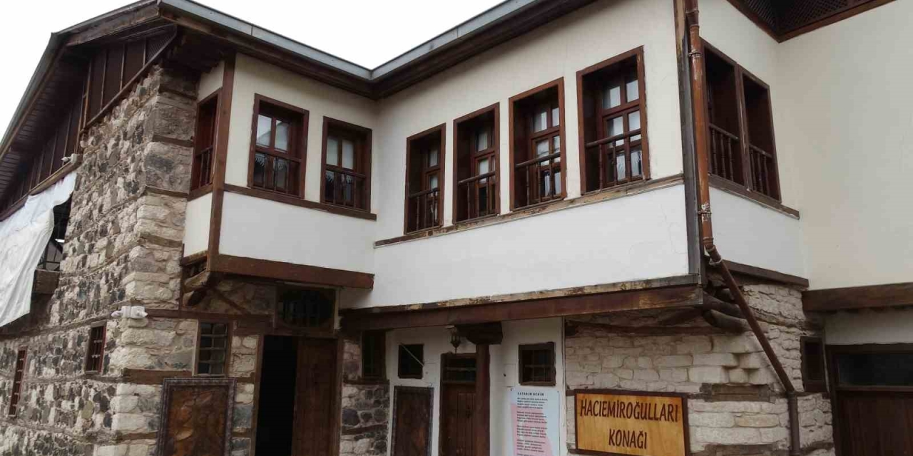 İki Asırlık Emiroğlu Konağı Tarihe Işık Tutuyor