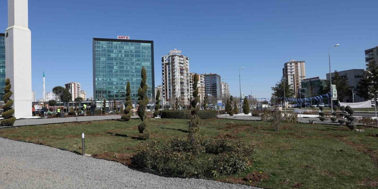 8 Bin Metrekarelik Dünya Kavşağı Çevreci Peyzajla Yenilendi