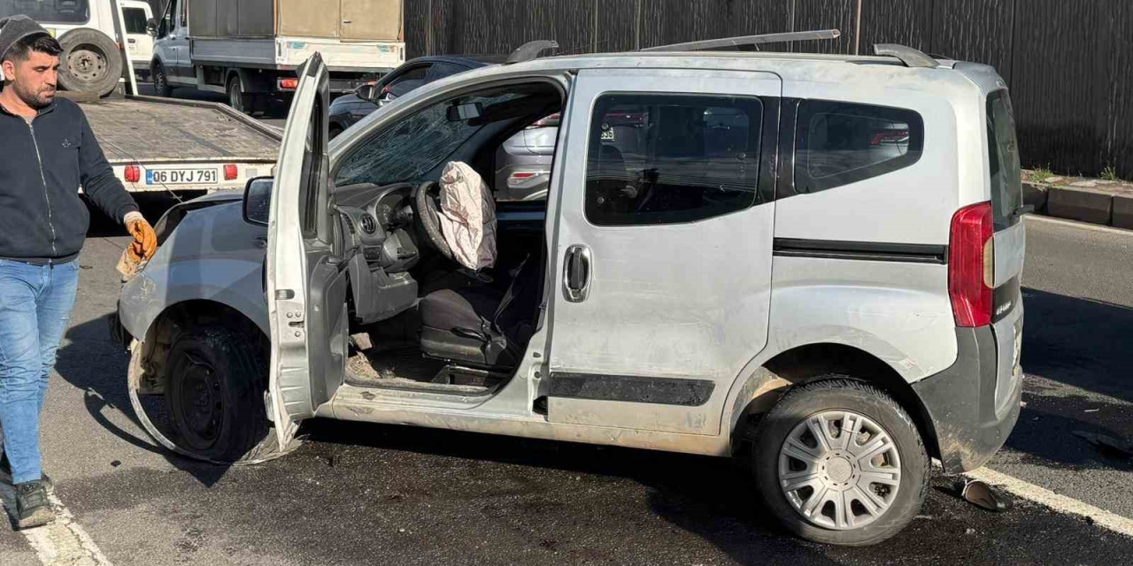 Diyarbakır’da Düğün Konvoyunda Kaza: 3 Yaralı