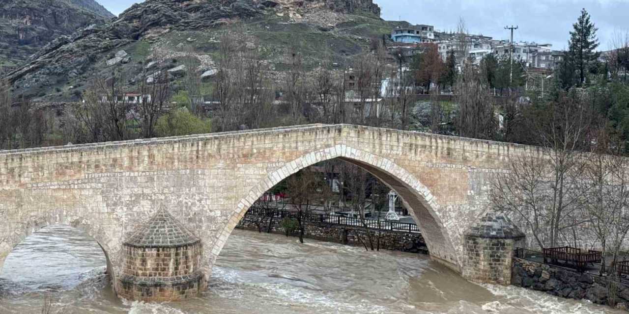Diyarbakır’da Sağanak Nedeniyle Akarsuların Debileri Arttı