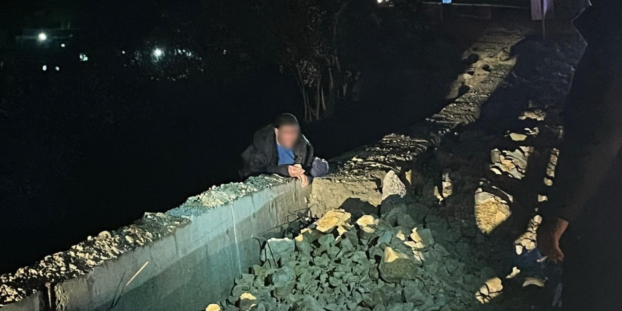 Köprüden Atlamak İsteyen Şahıs 4 Saat Sonra İkna Edilebildi