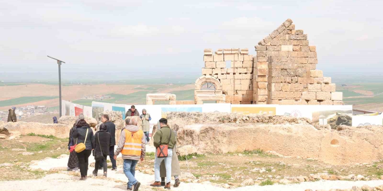 Zerzevan Kalesi Yağışlı Havaya Rağmen Bayramda 13 Bin Kişi Ağırladı