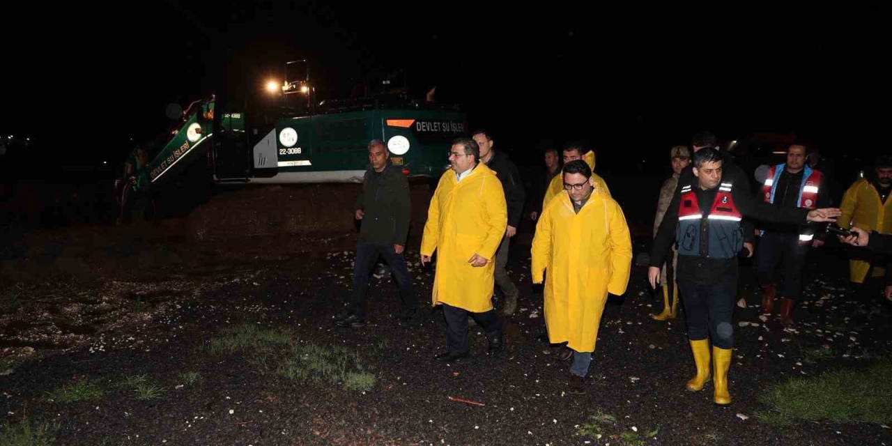 Canpolat Ve Kaymakam Şahin’den Gece Sağanak Mesaisi