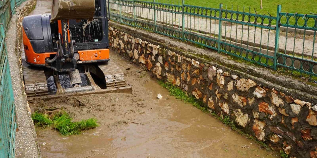 Kahta Belediyesi’nden Yaz Öncesi Dere Temizliği