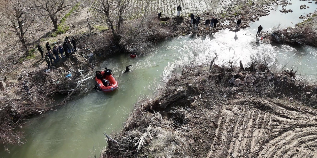 Kaybolan Otizmli Çocuk Hem Suda Hem De Karada Aranıyor