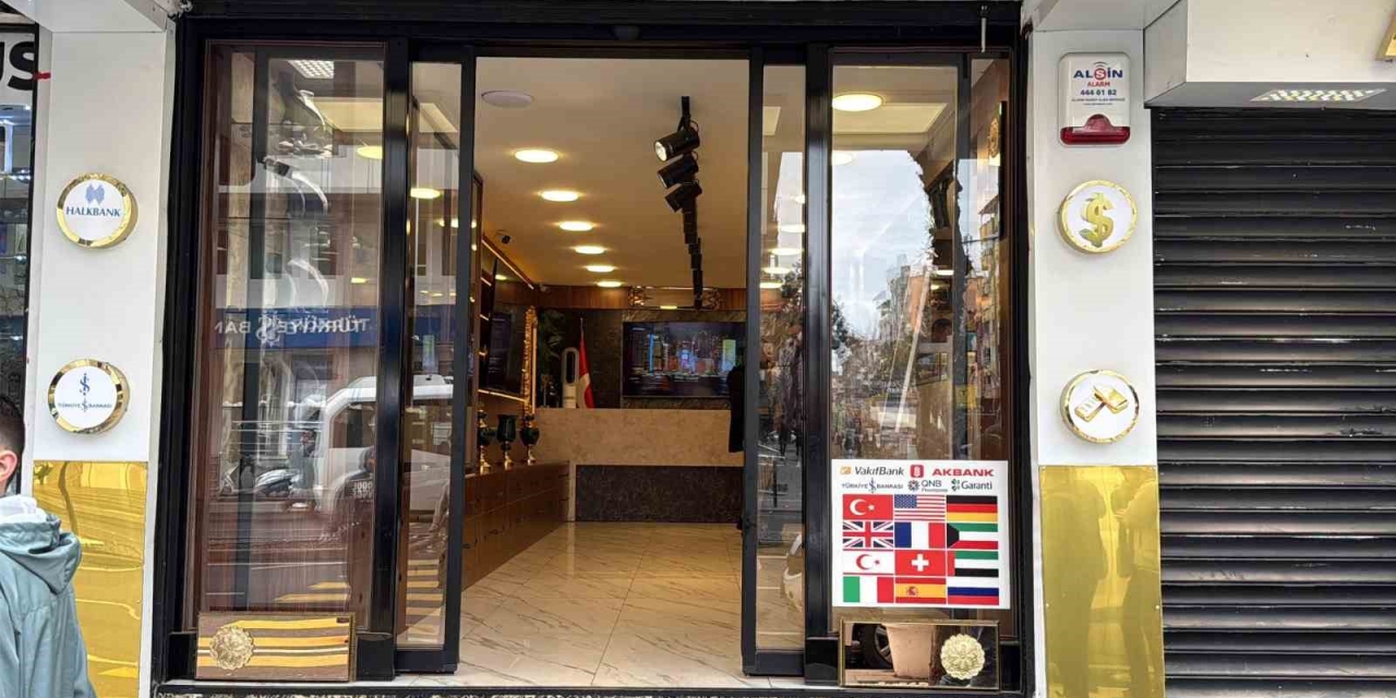 Diyarbakır’da Motosikletli Şahıslar Kuyumcu Dükkanını Kurşunladı