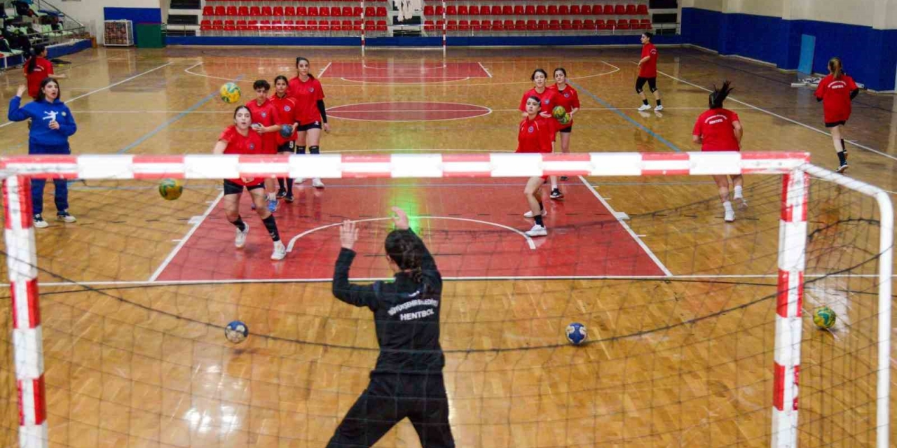 Dbb Kadın Hentbol Takımı 1. Lig Yolunda