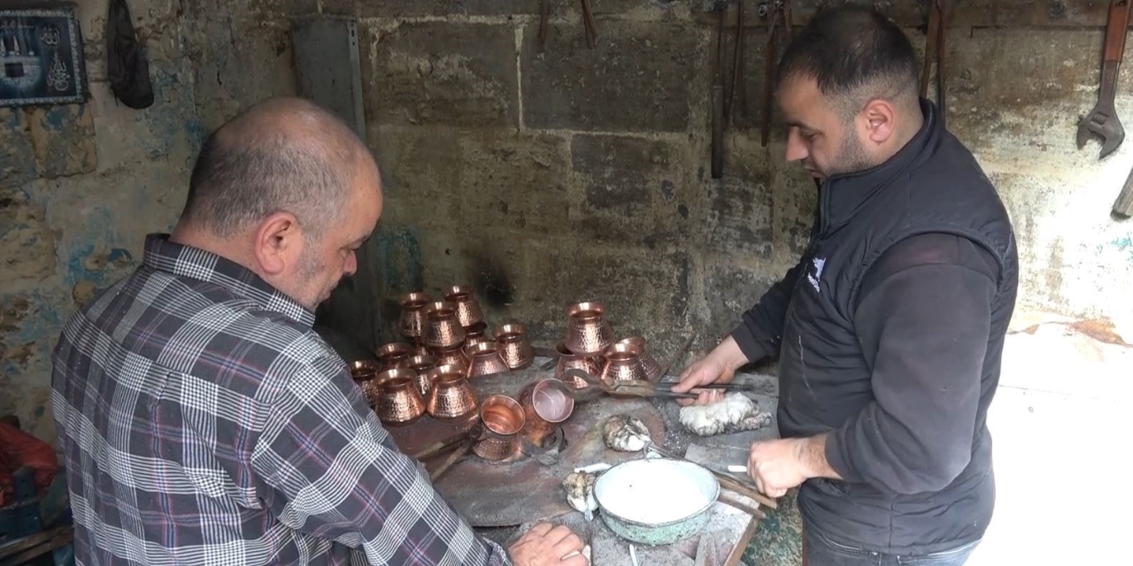 Çocuk Yaşta Başladığı Kalaycılığı 50 Yıldır Sürdürüyor