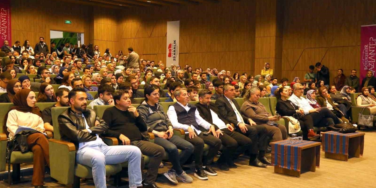 Gaziantep Büyükşehir Ev Sahipliğinde Oytun Erbaş İnsan Aklını Anlattı