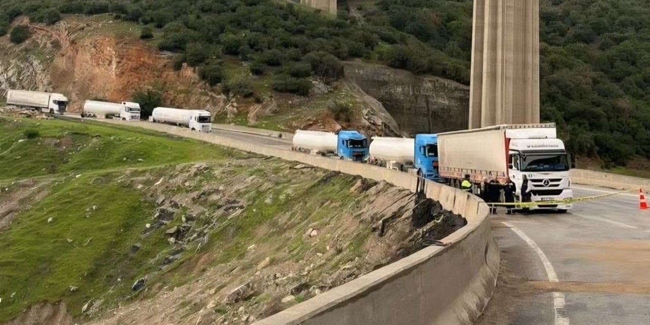 Gaziantep’te İki Tır Kafa Kafaya Çarpıştı: 1 Ölü