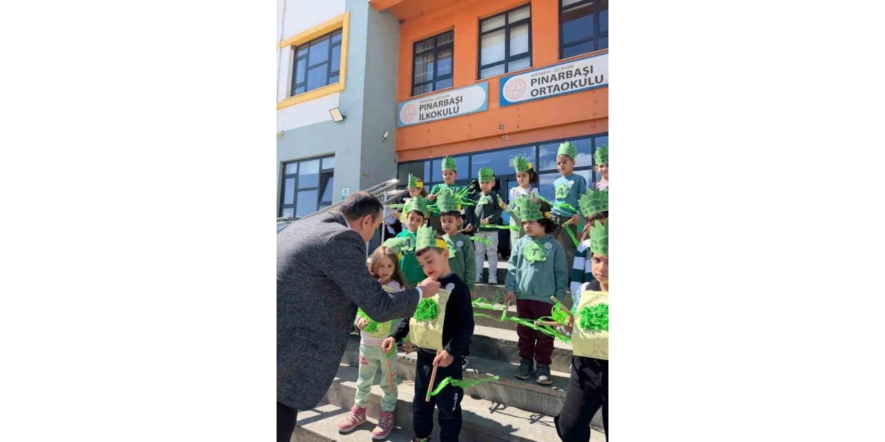 Kaymakam Pelvan Öğrencilerle Fidan Dikti