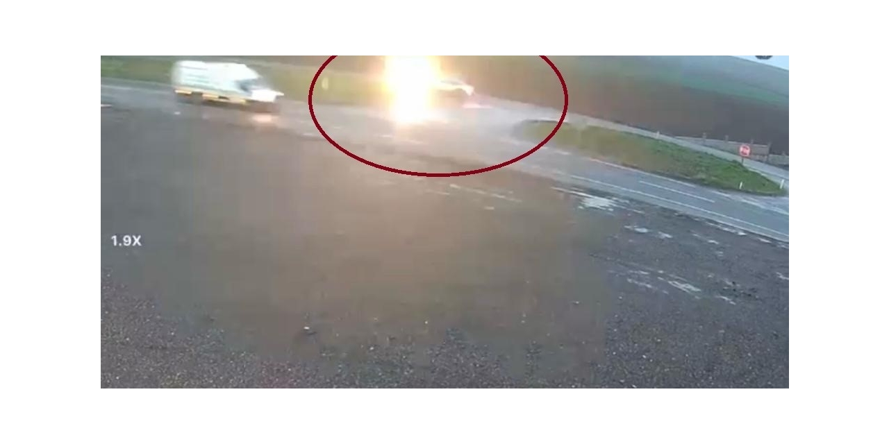 Otomobil İle Hafif Ticari Aracın Çarpıştığı Kazada 4 Yaralı