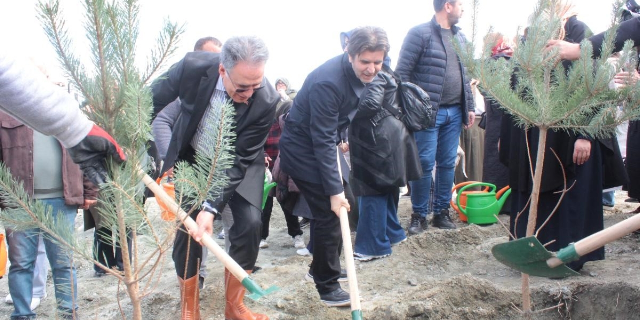 "kadınlarla El Ele Bir Fidan Bin Nefes" Etkinliğinde Fidanlar Toprakla Buluştu