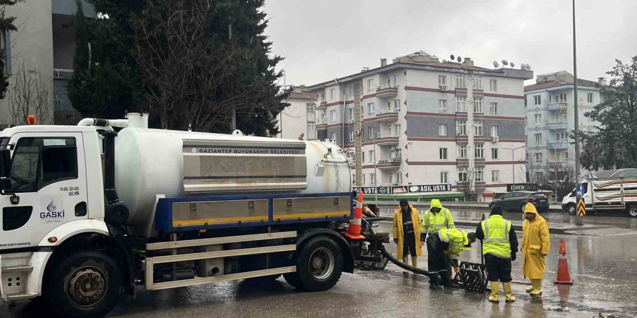 Gaziantep Büyükşehir Yağışa Karşı Sahada