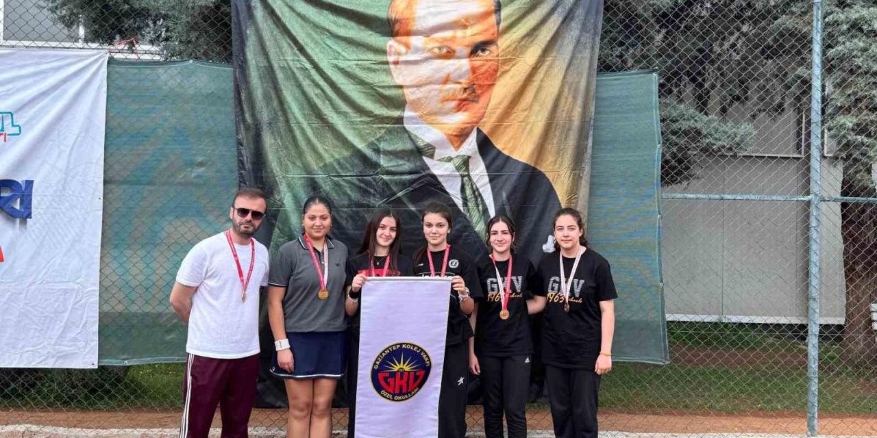 Kortların Şampiyonu Gaziantep Kolej Vakfı Türkiye Finallerinde