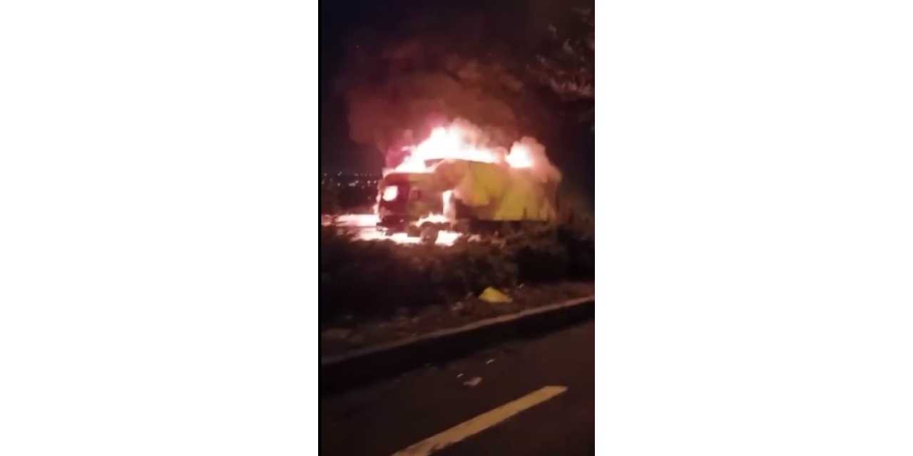 Diyarbakır’da Seyir Halindeki Tır Alev Topuna Döndü