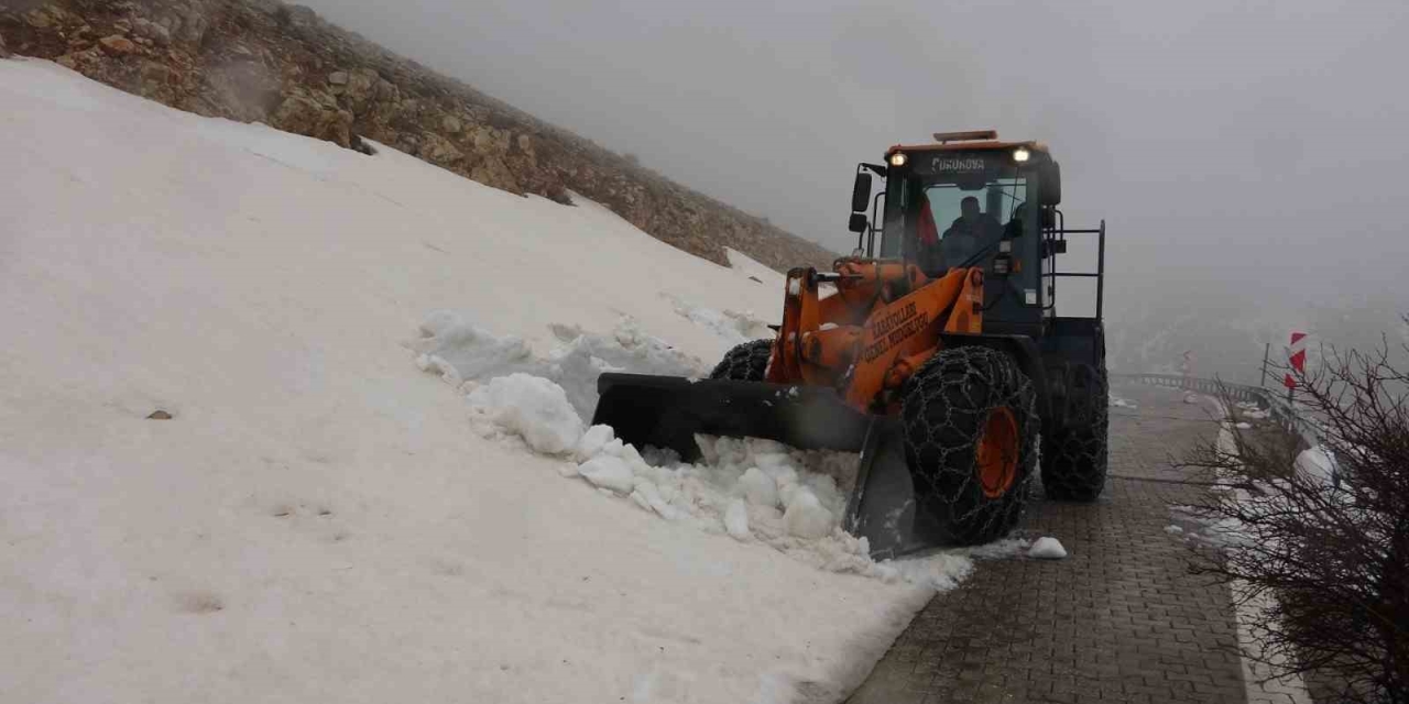 Yoğun Kar Nedeniyle Kapalı Olan Nemrut Dağı Yolu Açılıyor