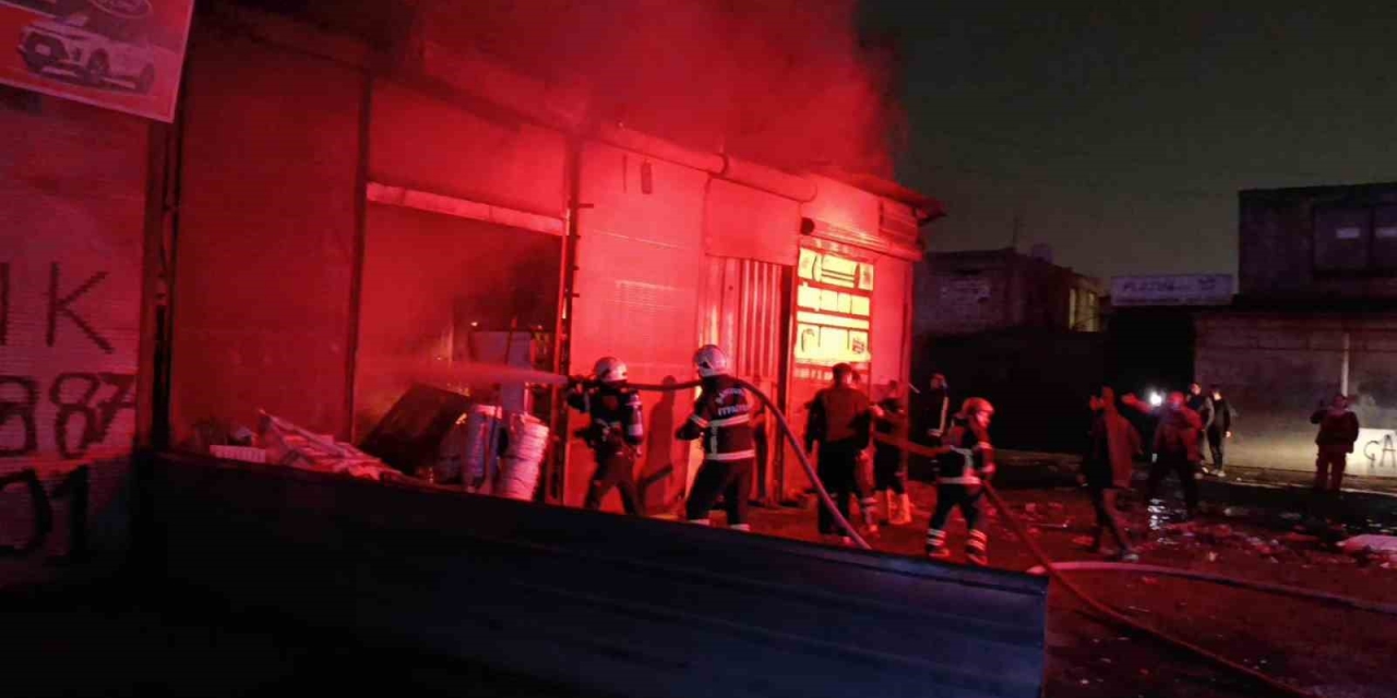 Şanlıurfa’da Hurdacı Dükkanında Korkutan Yangın