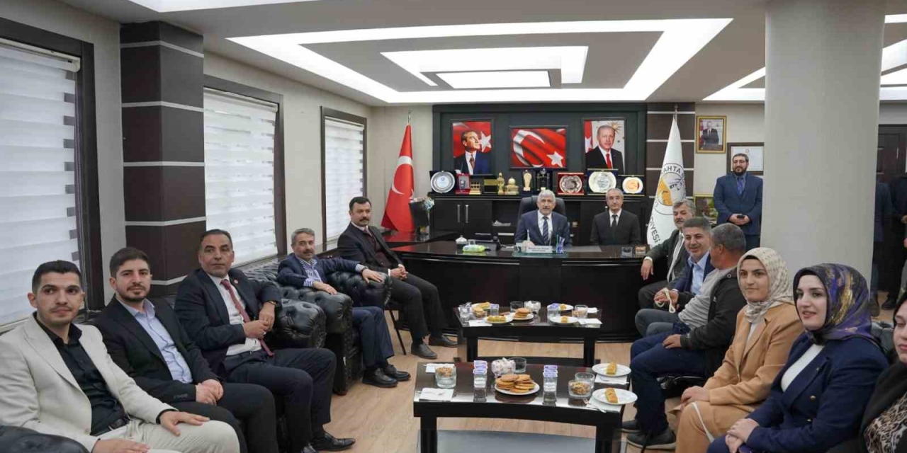 Ak Parti Heyeti Başkan Hallaç İle Bir Araya Geldi