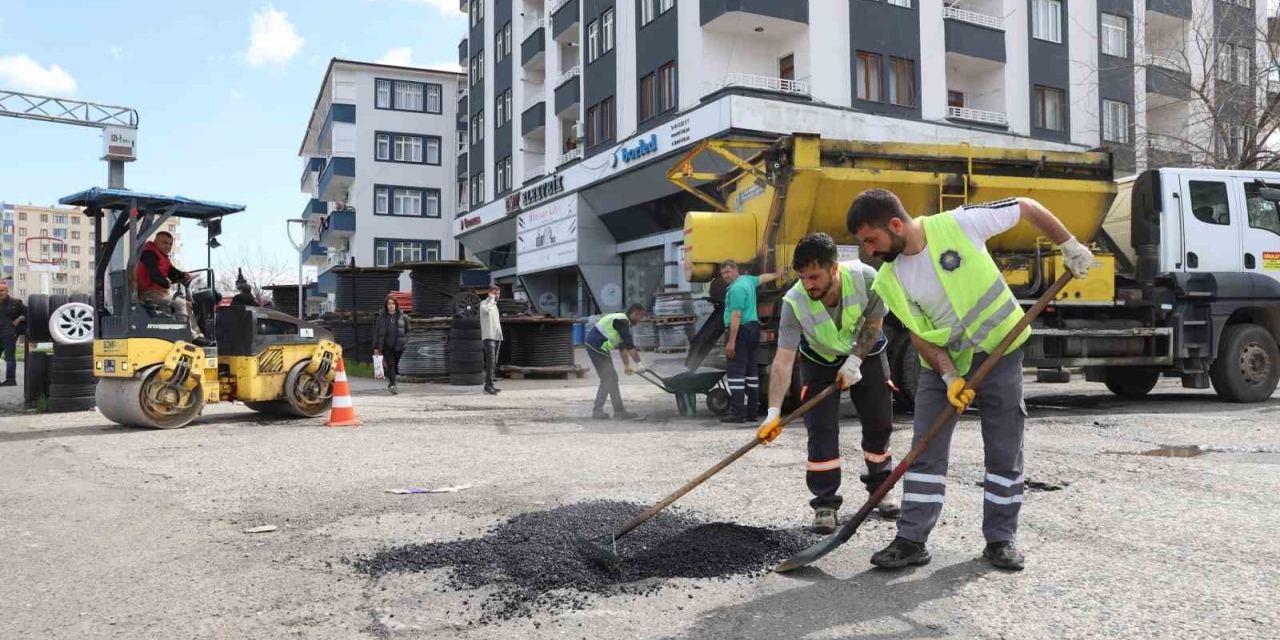 Diyarbakır’da Hasarlı Yollarda Asfalt Seferberliği