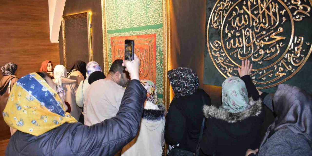 Gaziantep’te Mukaddes Emanetler Sergisi Açıldı