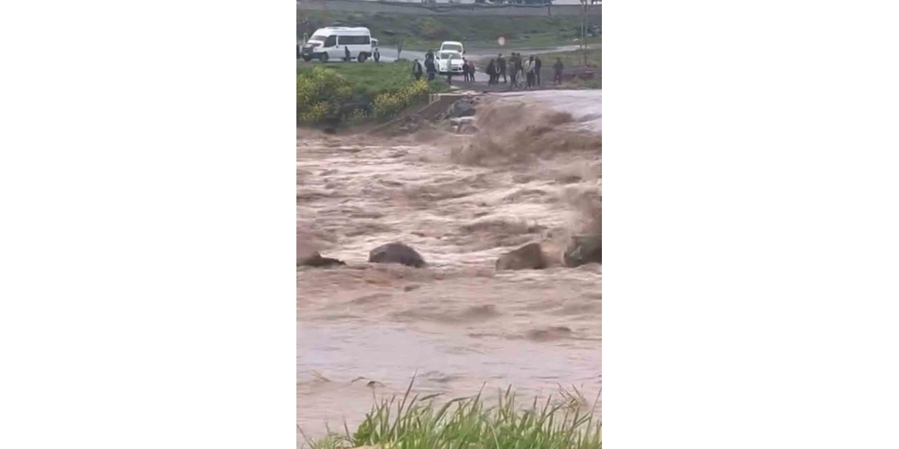 Siverek’te Sağanak Yağış Sele Neden Oldu
