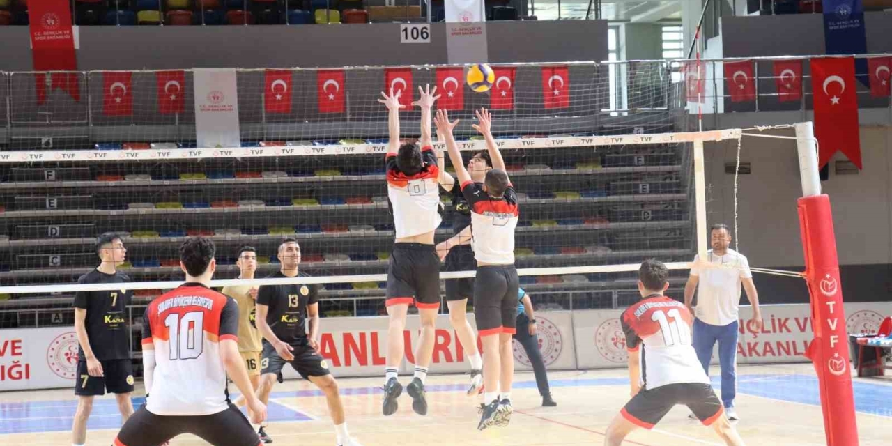 Şanlıurfa Büyükşehir Belediyesi Genç Erkekler Voleybol Takımı Filede İddialı