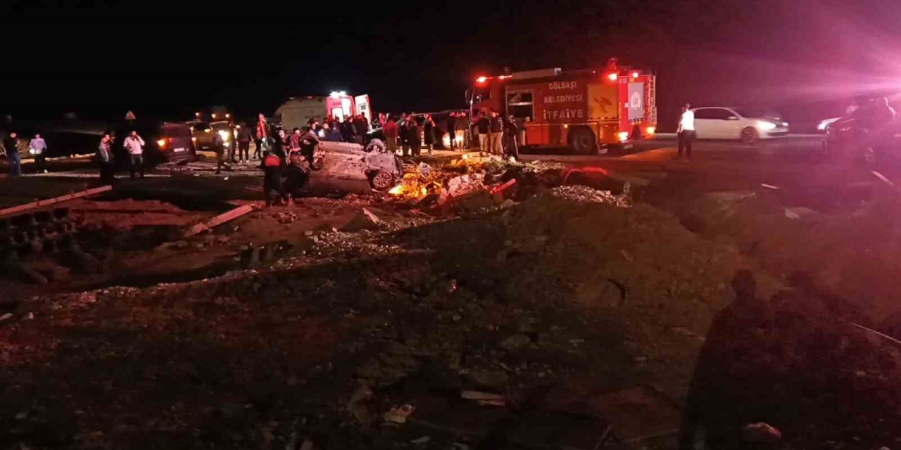 İki Otomobil Çarpıştı: 1’i Ağır, 2 Yaralı