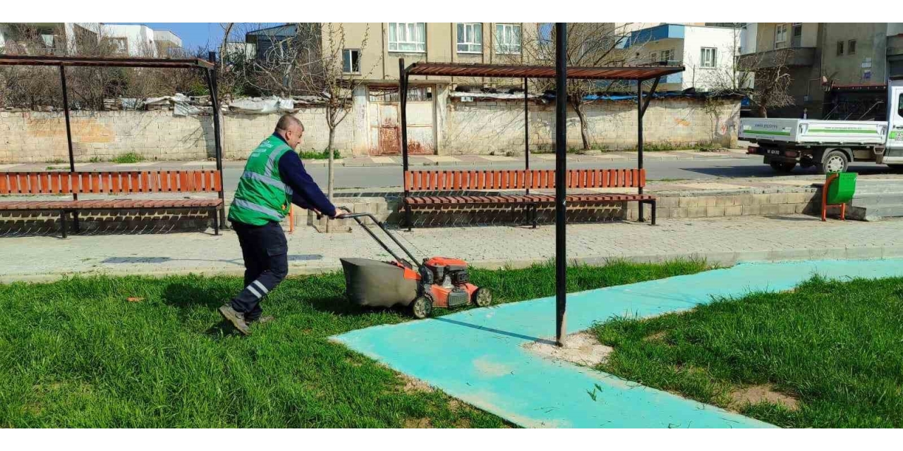 Kahta Belediyesi’nden Park Ve Yeşil Alanlarda Yoğun Yaz Mesaisi