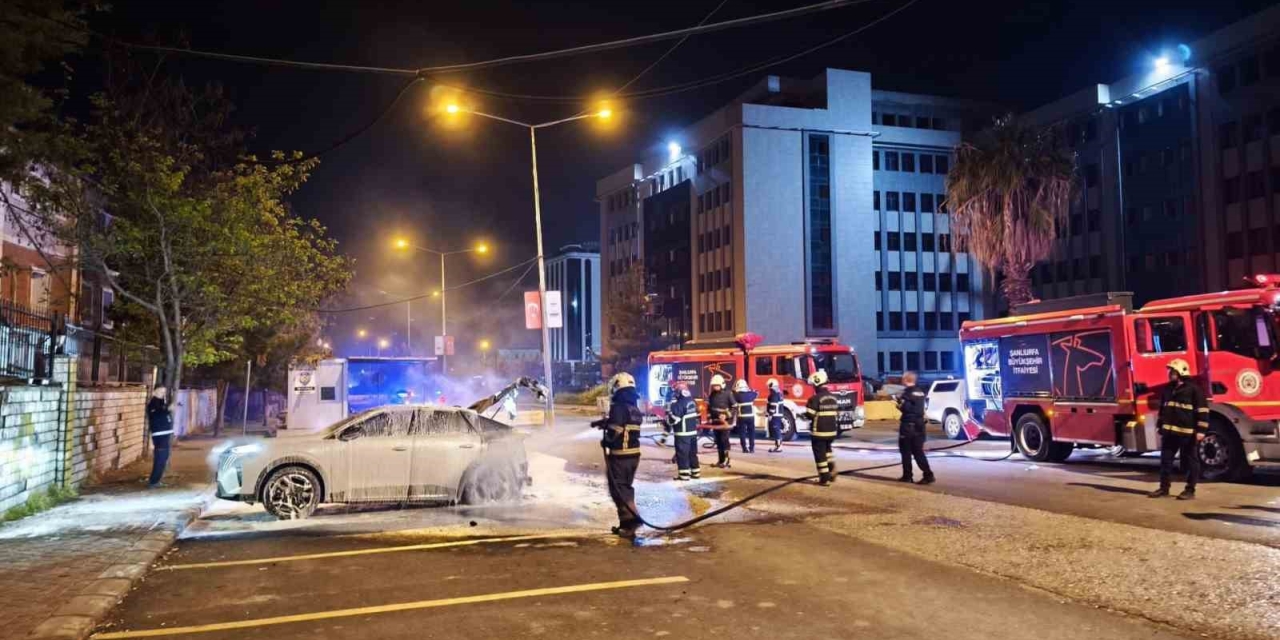 Park Halindeki Araçta Yangın