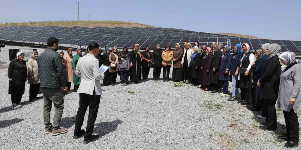 Battalgazi Belediyesi Proje Ve Yatırımları Ak Parti Yeşilyurt Kadın Kolları’na Tanıtıldı