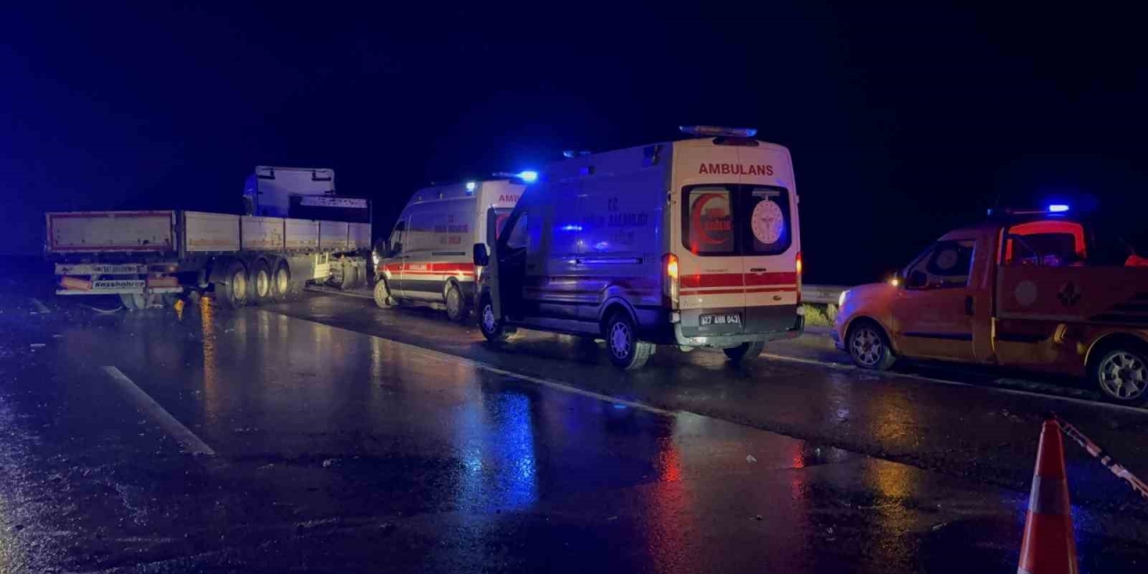 Tarsus-adana-gaziantep Otoyolu’nda Kamyonet Tırla Çarpıştı: 1 Ölü, 1 Yaralı
