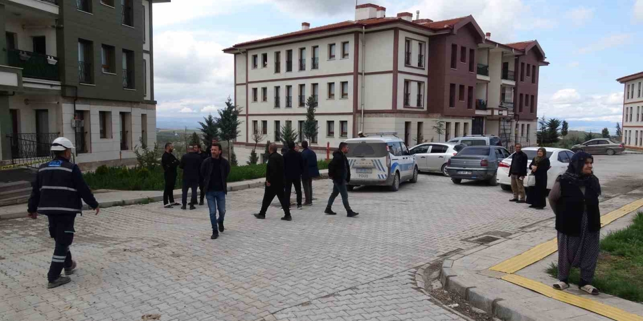 Malatya’da Ev Yangınında 3 Kişi Dumandan Etkilendi