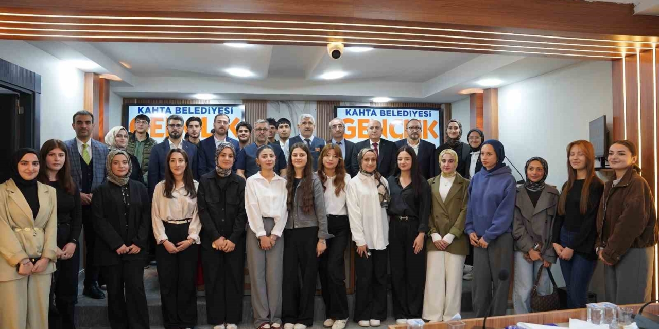 Kahta’da Gençlik Vizyonu Masaya Yatırıldı