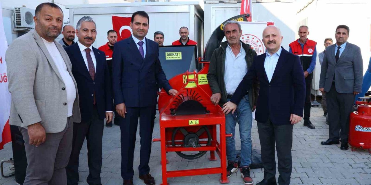 Çiftçilere Zirai Alet Ve Ekipman Dağıtıldı