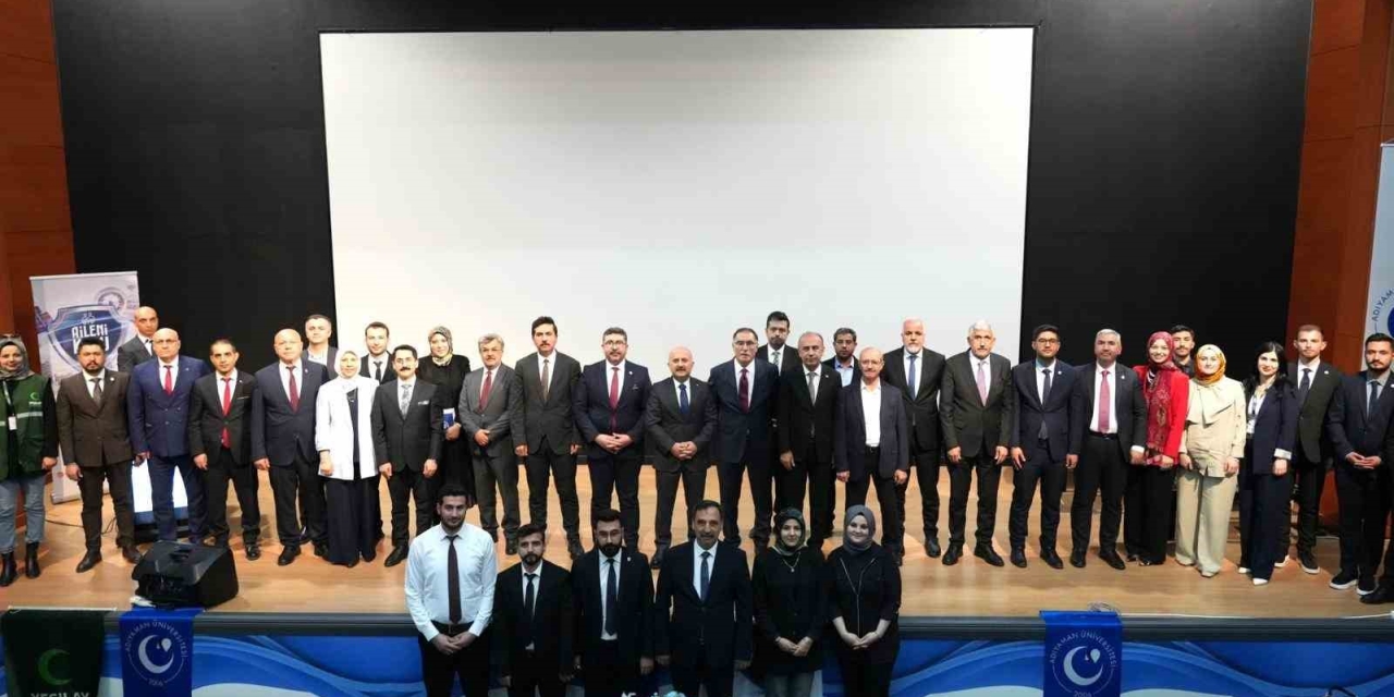 Üniversitede Sanal Bahisle Mücadelede Ailelere Bilinçlendirme Toplantısı