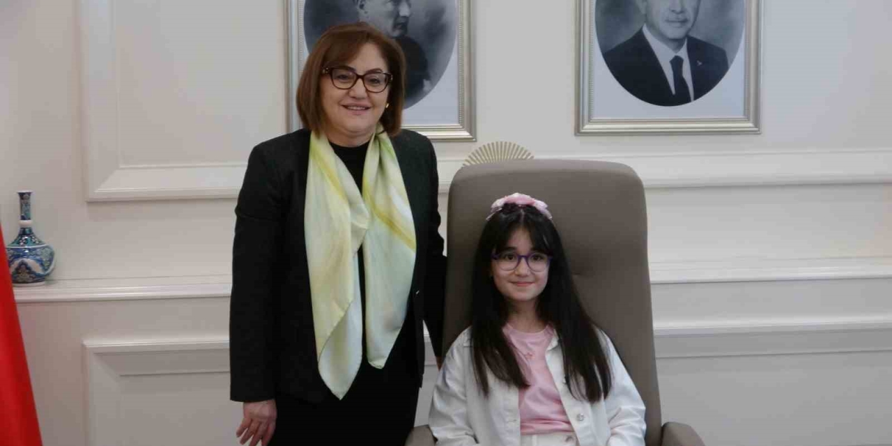 Başkan Şahin Koltuğunu Devretti