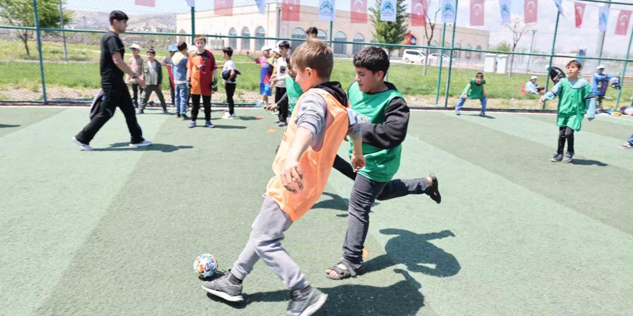 Eyyübiyeli Çocuklar 23 Nisan Futbol Turnuvasında Buluştu