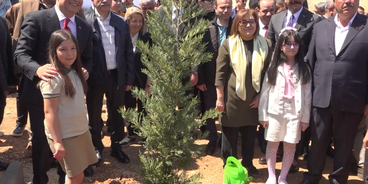 Gaziantep’te 23 Nisan’da Fidanlar Toprakla Buluşturuldu